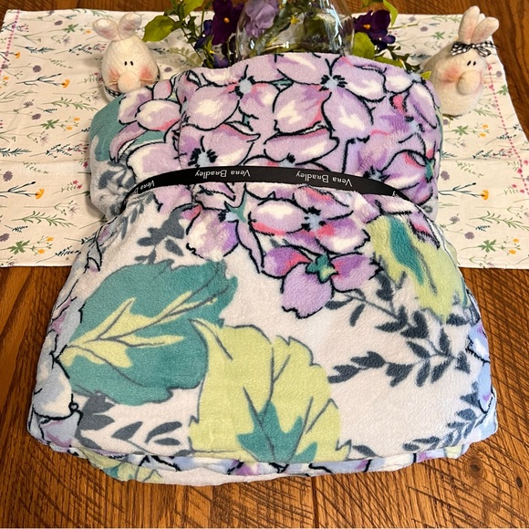 Vera Bradley Bedding Nwt Happy Hydrangea Vera Bradley Throw Blanket